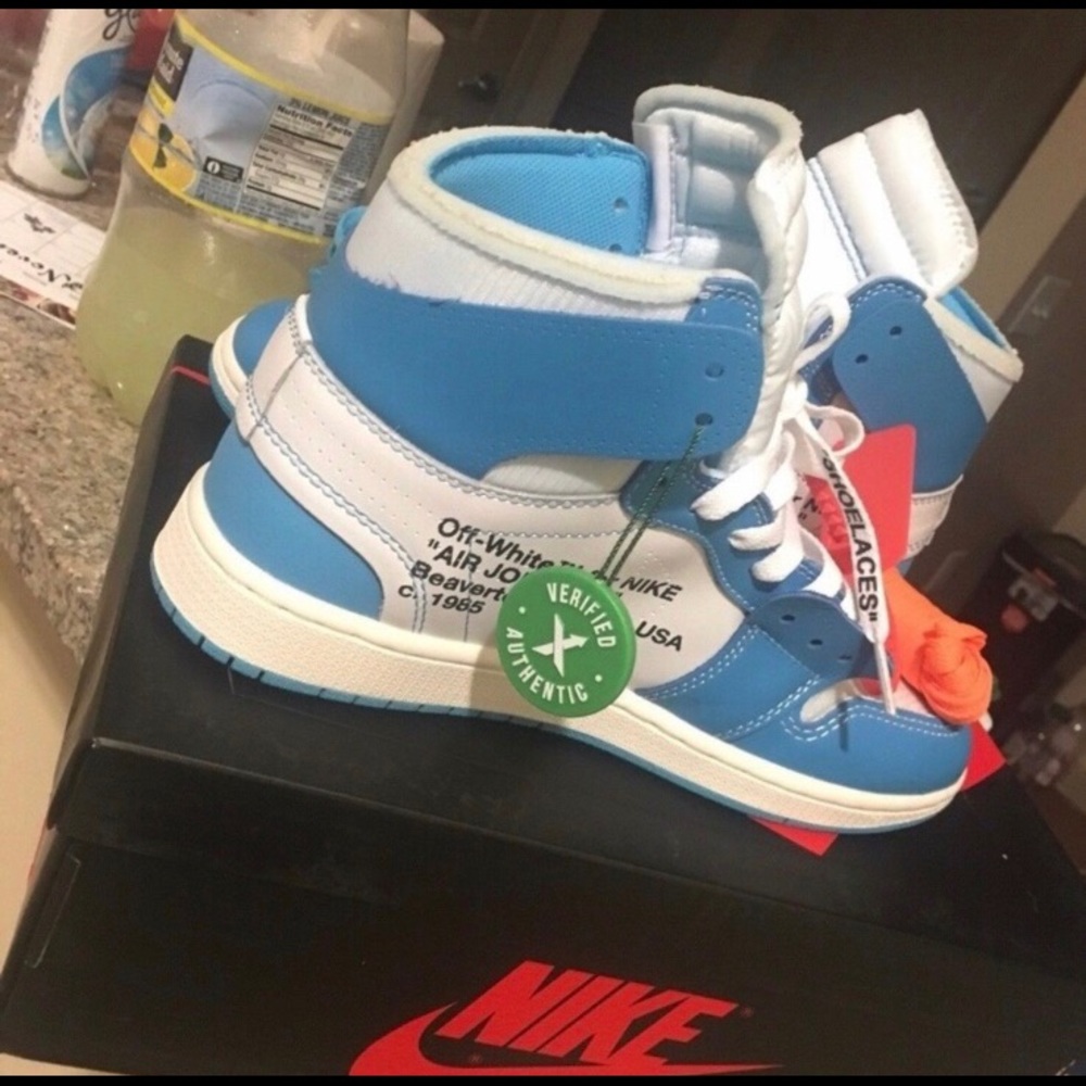 Jordan offWhite 1s